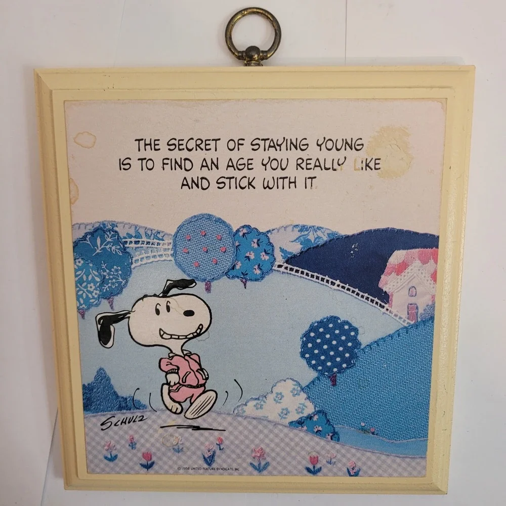 Hallmark Snoopy Wall Plaque Vintage Peanuts Staying Young Quote DE1078